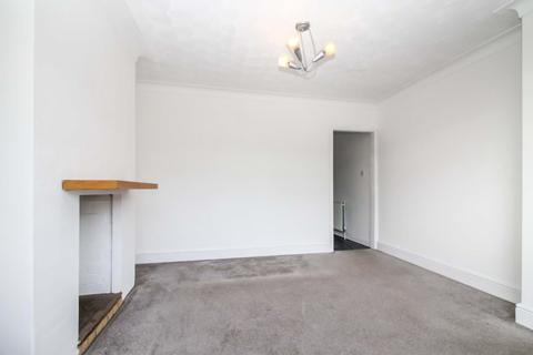 3 bedroom end of terrace house to rent, Aston Terrace, Bramley, Leeds, LS13