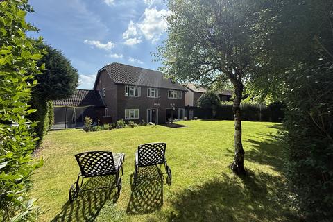 5 bedroom detached house for sale, Glenwood, Broxbourne, EN10 7LP