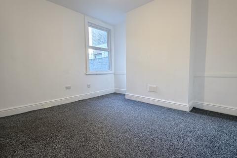3 bedroom house to rent, Gloucester Road, Liverpool,