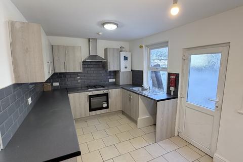 3 bedroom house to rent, Gloucester Road, Liverpool,