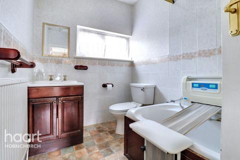 2 bedroom semi-detached bungalow for sale, Front Lane, Upminster