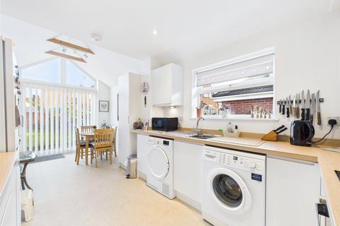 2 bedroom bungalow for sale, Oxstalls Drive, Longlevens, Gloucester, Gloucestershire, GL2
