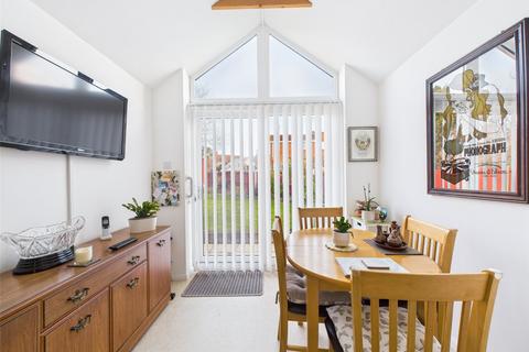 2 bedroom bungalow for sale, Oxstalls Drive, Longlevens, Gloucester, Gloucestershire, GL2