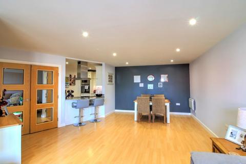 2 bedroom apartment to rent, The Quays, Salford M50