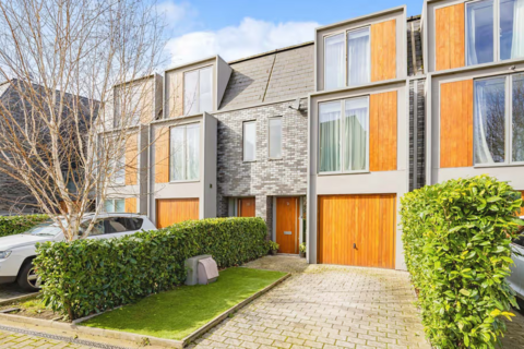 4 bedroom terraced house for sale, Greenfield Place, Hayes UB3
