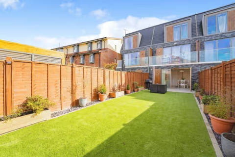 4 bedroom terraced house for sale, Greenfield Place, Hayes UB3