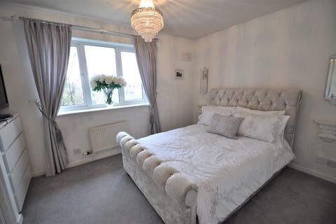 2 bedroom semi-detached house to rent, Nether Pasture, Netherfield, NG4