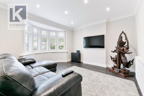 3 bedroom detached house to rent, Fairfield Way, Epsom, KT19