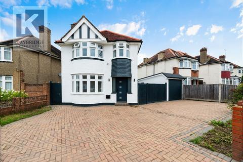 3 bedroom detached house to rent, Fairfield Way, Epsom, KT19