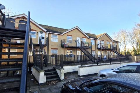 2 bedroom terraced house to rent, Uplands Close, London, SE18
