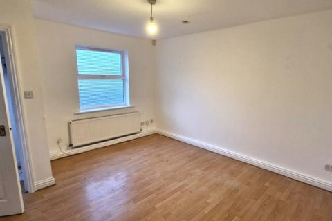 2 bedroom terraced house to rent, Uplands Close, London, SE18