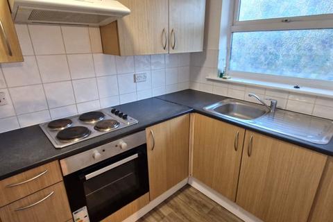 2 bedroom terraced house to rent, Uplands Close, London, SE18