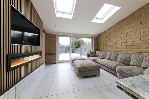 4 bedroom semi-detached house for sale, Victoria Court, West Moor, NE12