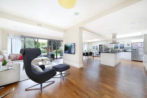 5 bedroom detached house to rent, Stonehill Road, East Sheen, London