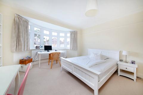 5 bedroom detached house to rent, Stonehill Road, East Sheen, London