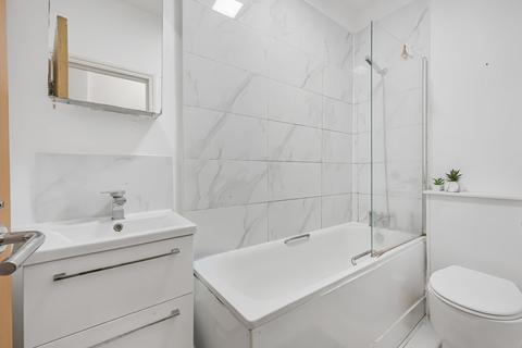 3 bedroom flat to rent, St. John's Grove, London
