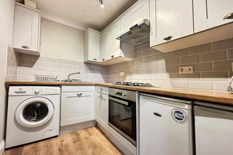 2 bedroom flat to rent, Cavendish Grove, Hampshire SO17