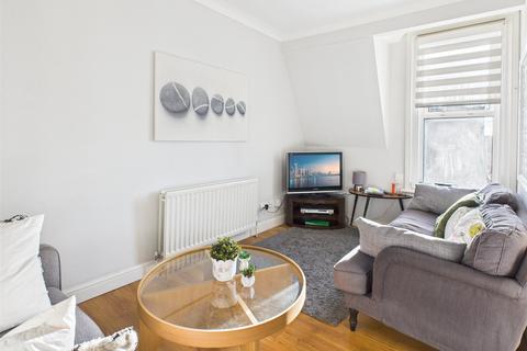 1 bedroom apartment to rent, Heath Road