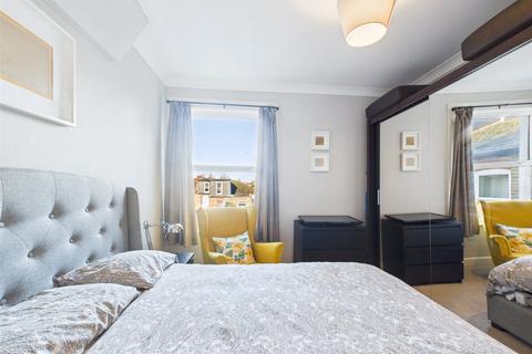 1 bedroom apartment to rent, Heath Road