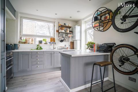 1 bedroom flat for sale, Alexandra Walk, London SE19