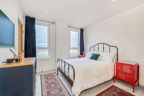 3 bedroom flat for sale, Plough Way, London SE16