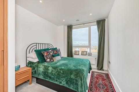 3 bedroom flat for sale, Plough Way, London SE16