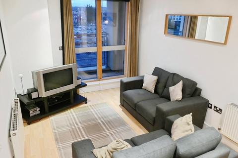 2 bedroom flat to rent, Cromwell Court, Leeds, LS10