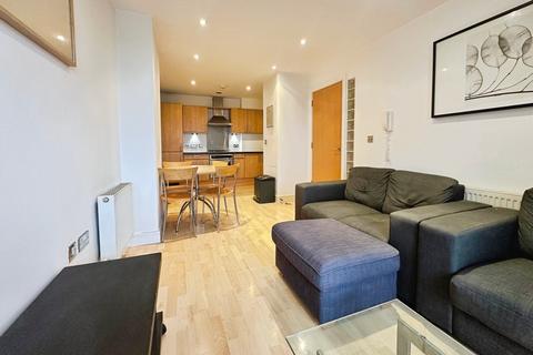 2 bedroom flat to rent, Cromwell Court, Leeds, LS10