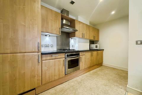 2 bedroom flat to rent, Cromwell Court, Leeds, LS10