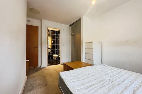 2 bedroom flat to rent, Cromwell Court, Leeds, LS10