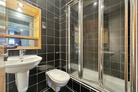 2 bedroom flat to rent, Cromwell Court, Leeds, LS10