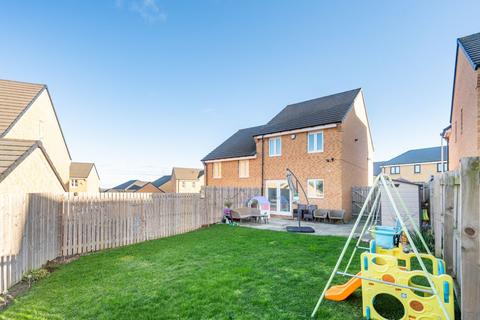 3 bedroom semi-detached house for sale, Hollybeck Street, Drighlington