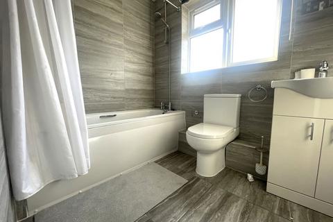 3 bedroom terraced house for sale, Chiltern Court, Widmore Road, Uxbridge