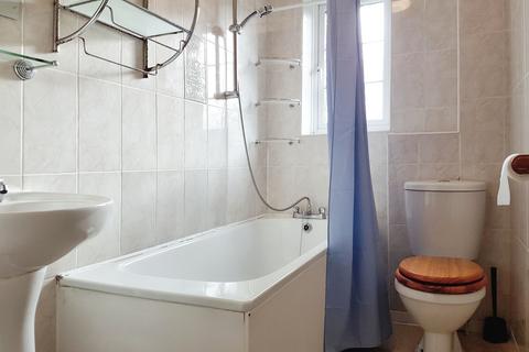 2 bedroom semi-detached house to rent, Holmfirth Close, Hereford, HR2