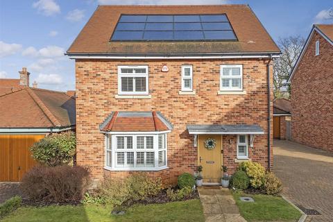 3 bedroom detached house for sale, Sycamore Close, Great Warley, CM13