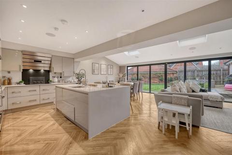 3 bedroom detached house for sale, Sycamore Close, Great Warley, CM13