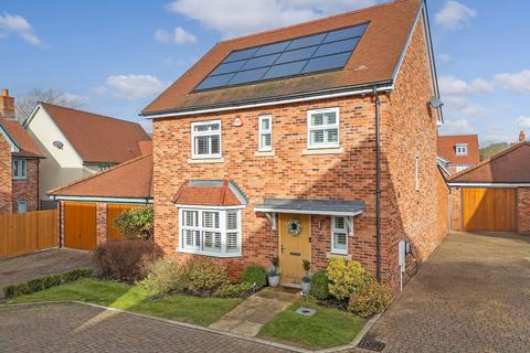 3 bedroom detached house for sale, Sycamore Close, Great Warley, CM13