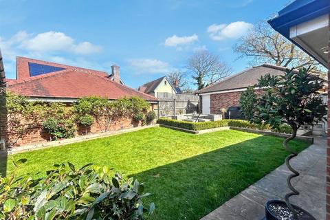 3 bedroom detached house for sale, Sycamore Close, Great Warley, CM13