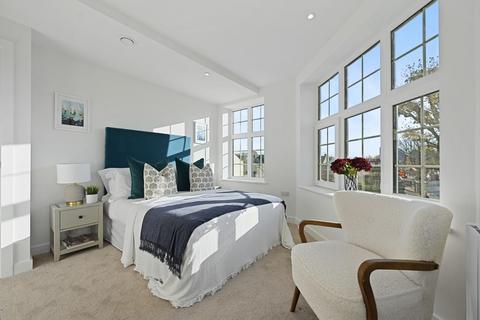 3 bedroom flat to rent, Northfield Avenue, Ealing