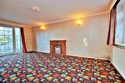 3 bedroom detached house for sale, Carrington Avenue, Borehamwood
