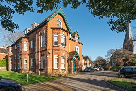 2 bedroom flat for sale, Lansdowne Road, Worthing, West Sussex, BN11