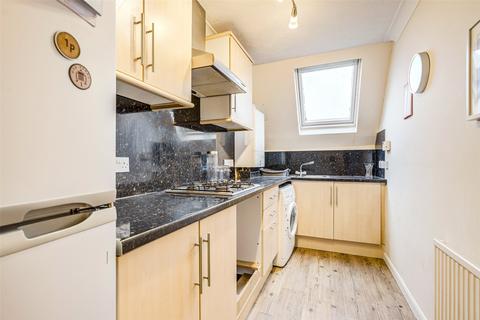 2 bedroom flat for sale, Lansdowne Road, Worthing, West Sussex, BN11