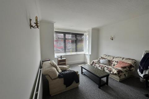 1 bedroom detached house to rent, Chatsworth Road, BH8