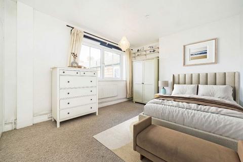 4 bedroom flat for sale, St. Johns Estate, London SE1