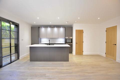 3 bedroom semi-detached house to rent, 53 Hampton Road, Forest Gate, E7