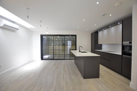 3 bedroom semi-detached house to rent, 53 Hampton Road, Forest Gate, E7