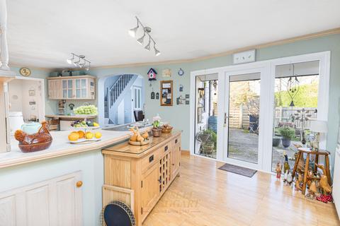 4 bedroom detached bungalow for sale, Stream Park, East Grinstead RH19