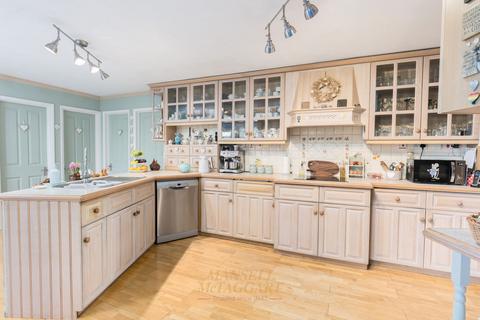 4 bedroom detached bungalow for sale, Stream Park, East Grinstead RH19
