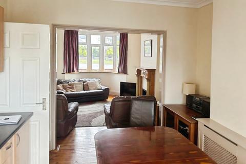3 bedroom townhouse for sale, Harborough Road, Oadby, LE2