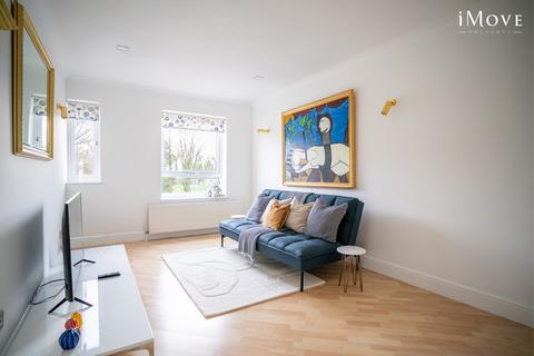 1 bedroom flat for sale, Beechwoods Court, London SE19